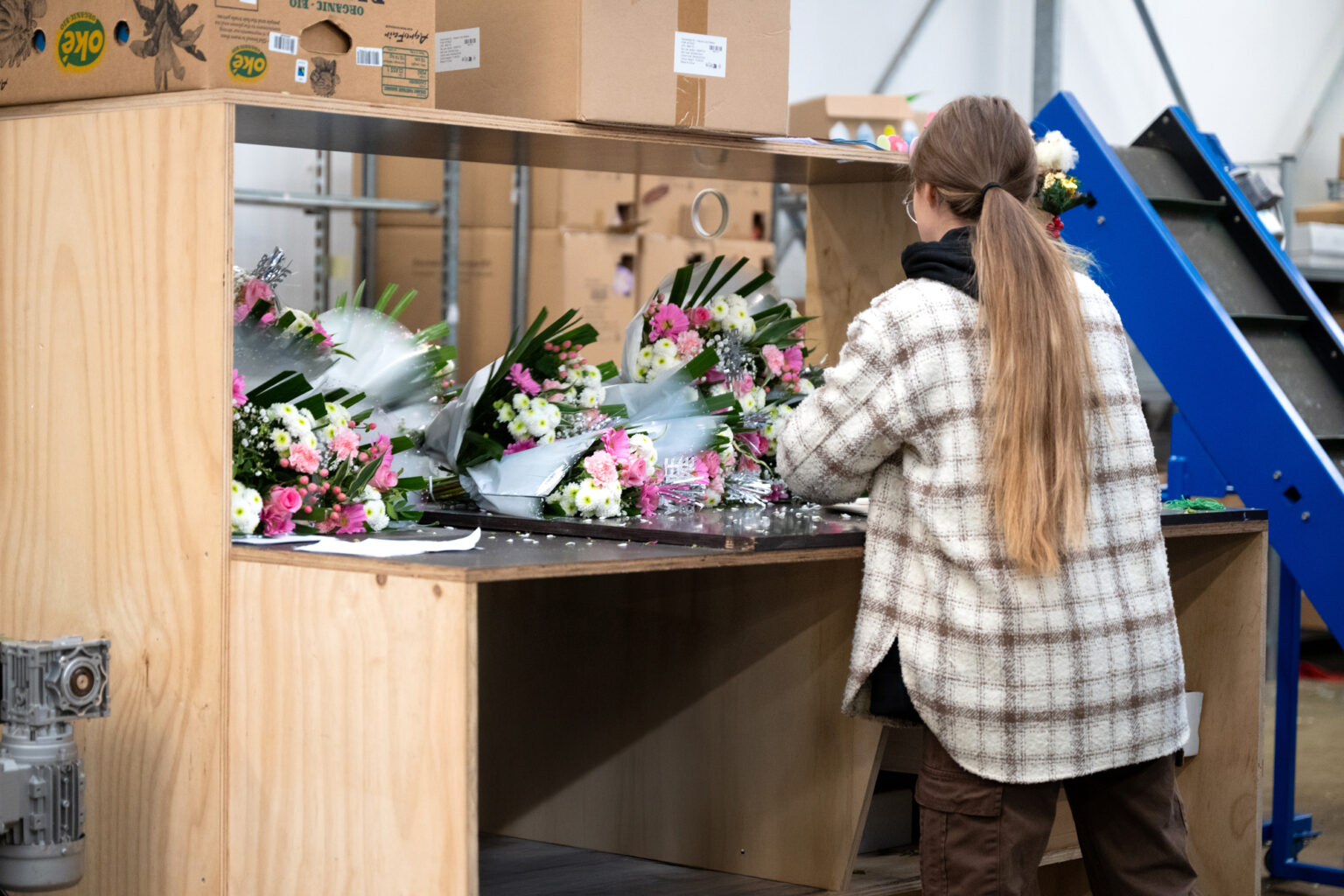 Préparation de bouquets chez Europlantes